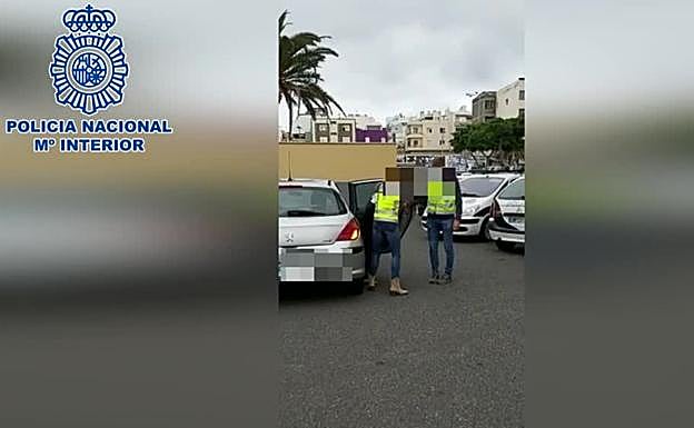 Roba de forma violenta a cuatro taxistas en la misma noche en La Isleta